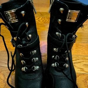 beautiful Guess boots